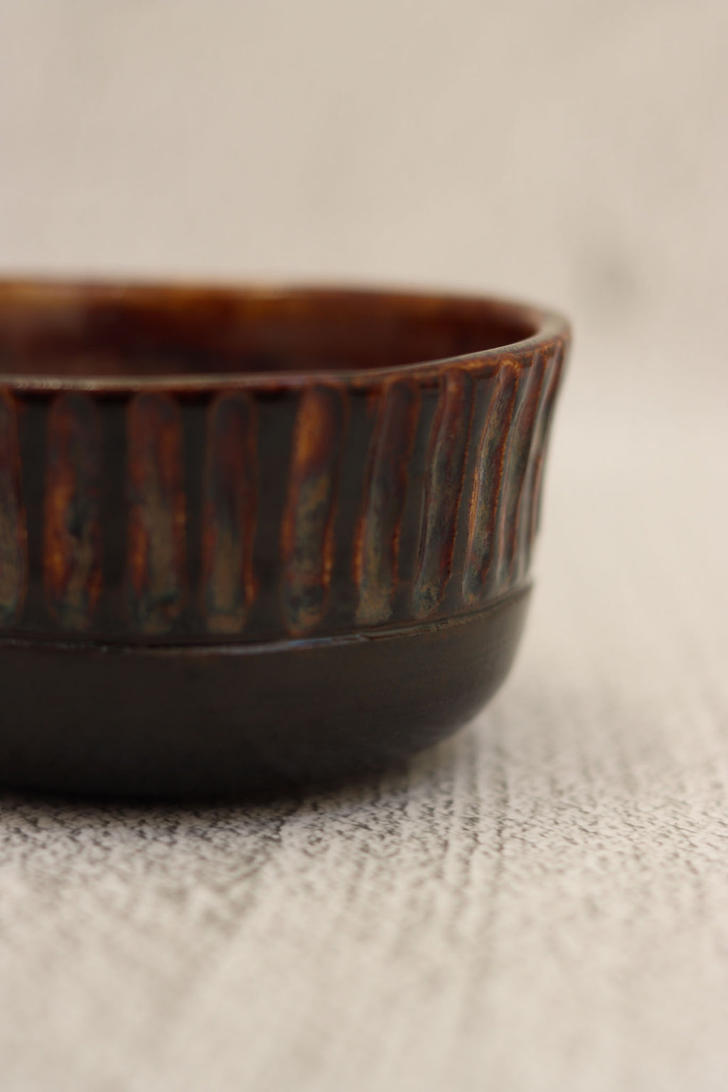 87. Textured Bowl Brown Pearl