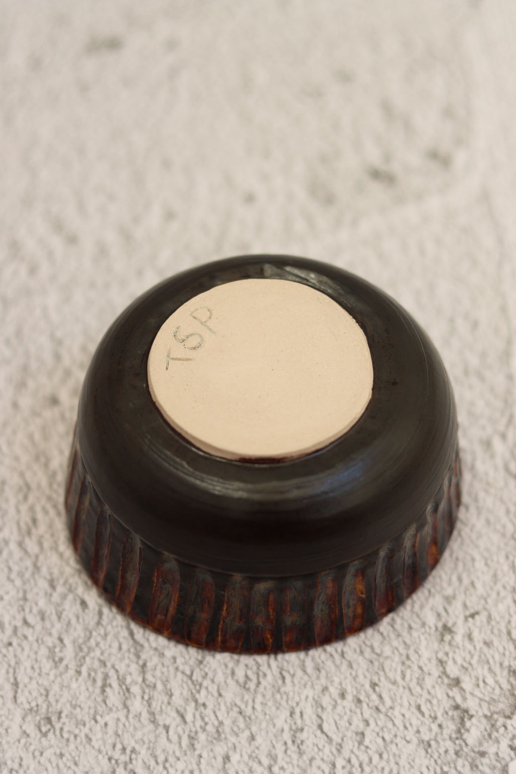 87. Textured Bowl Brown Pearl