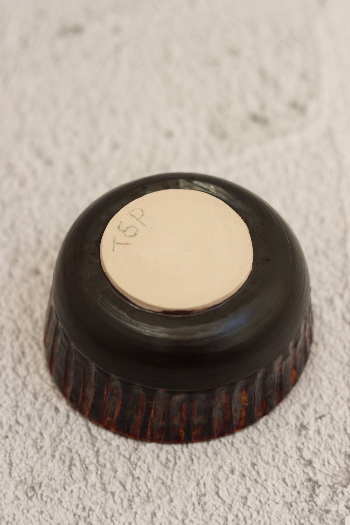 87. Textured Bowl Brown Pearl