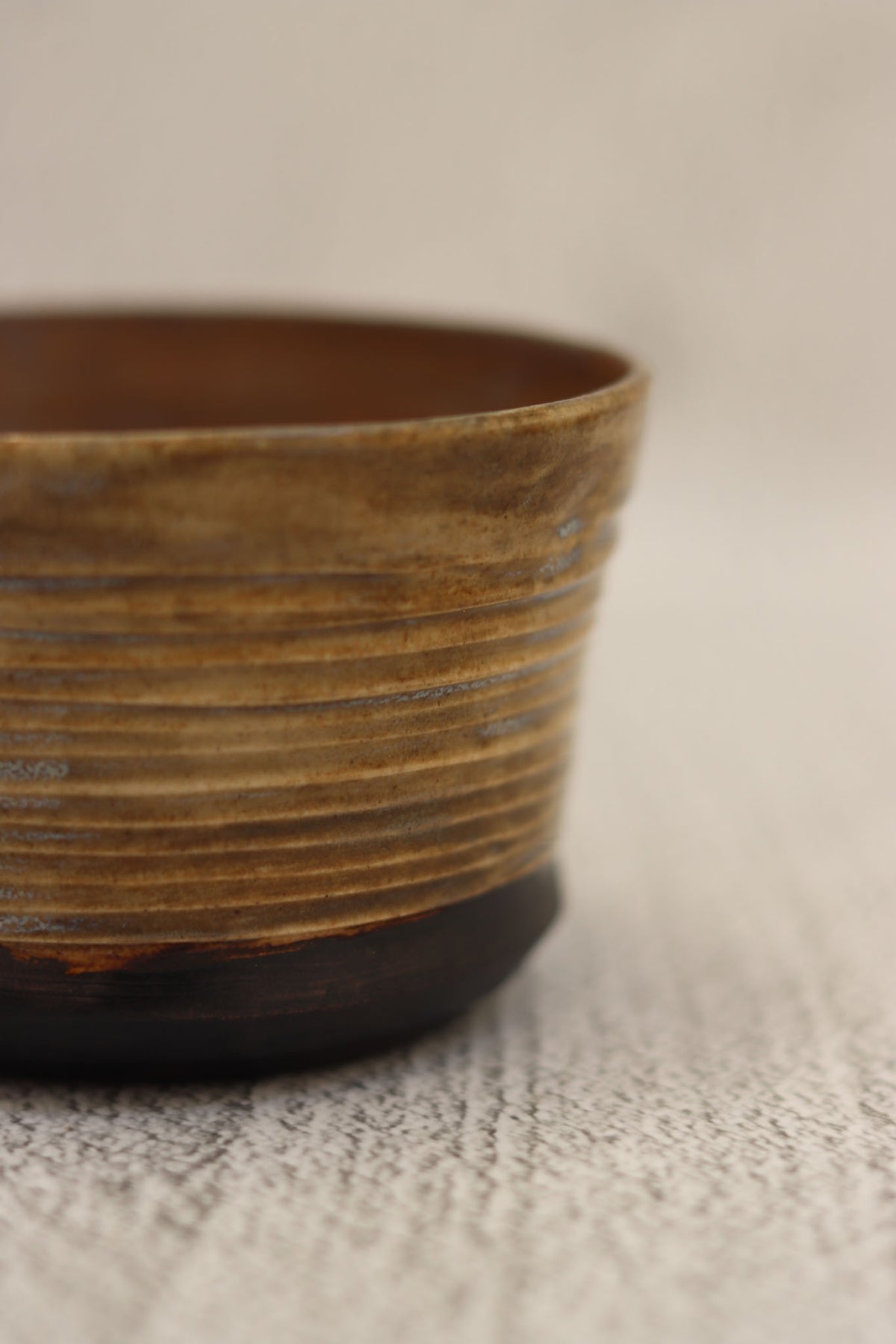131. Deep Rib Bowl Two-tone