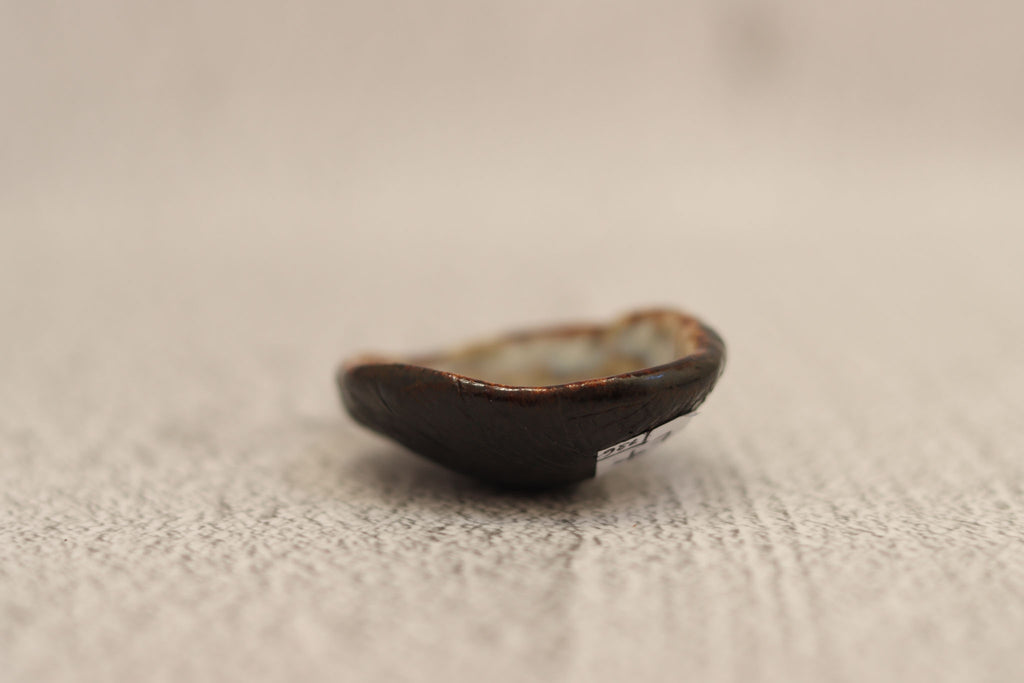 136. Shell Ring Dish Brown-opal