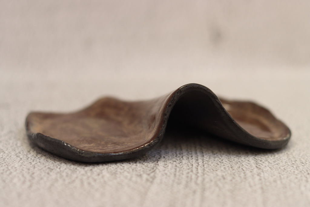 102. Centre Fold Dish Black-brown