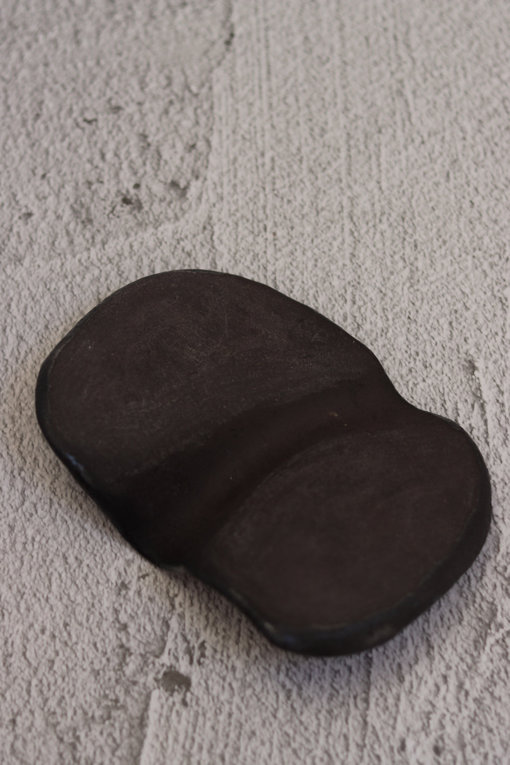 102. Centre Fold Dish Black-brown