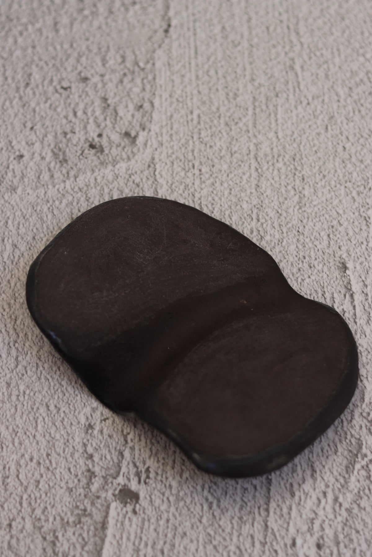 102. Centre Fold Dish Black-brown