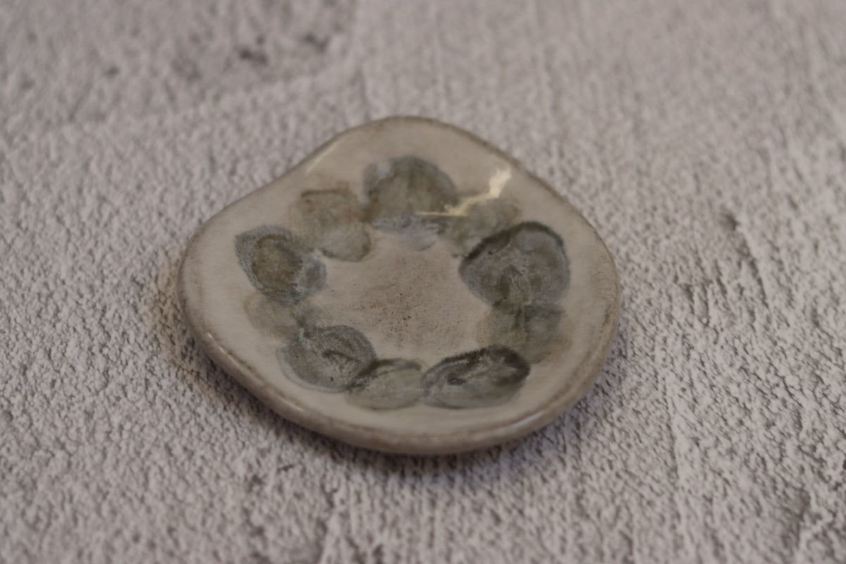 95. Small Plate Grey Spot