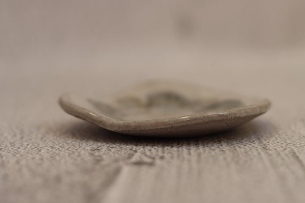 95. Small Plate Grey Spot
