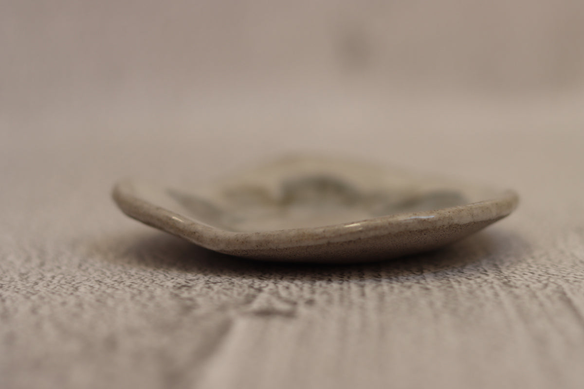 95. Small Plate Grey Spot