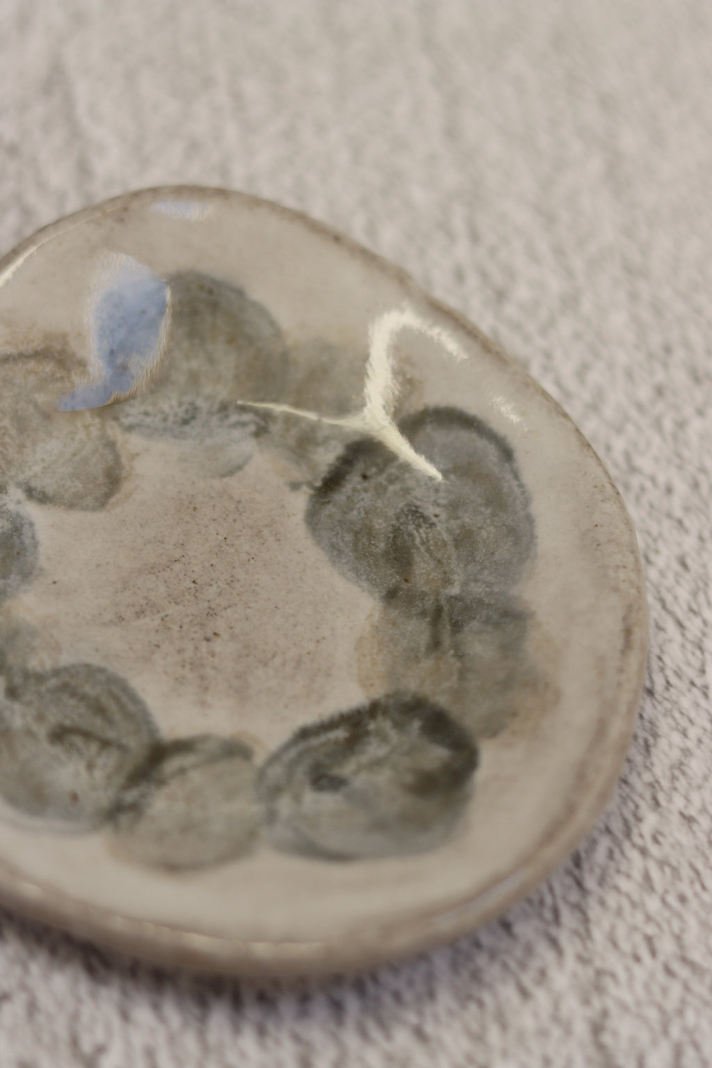 95. Small Plate Grey Spot