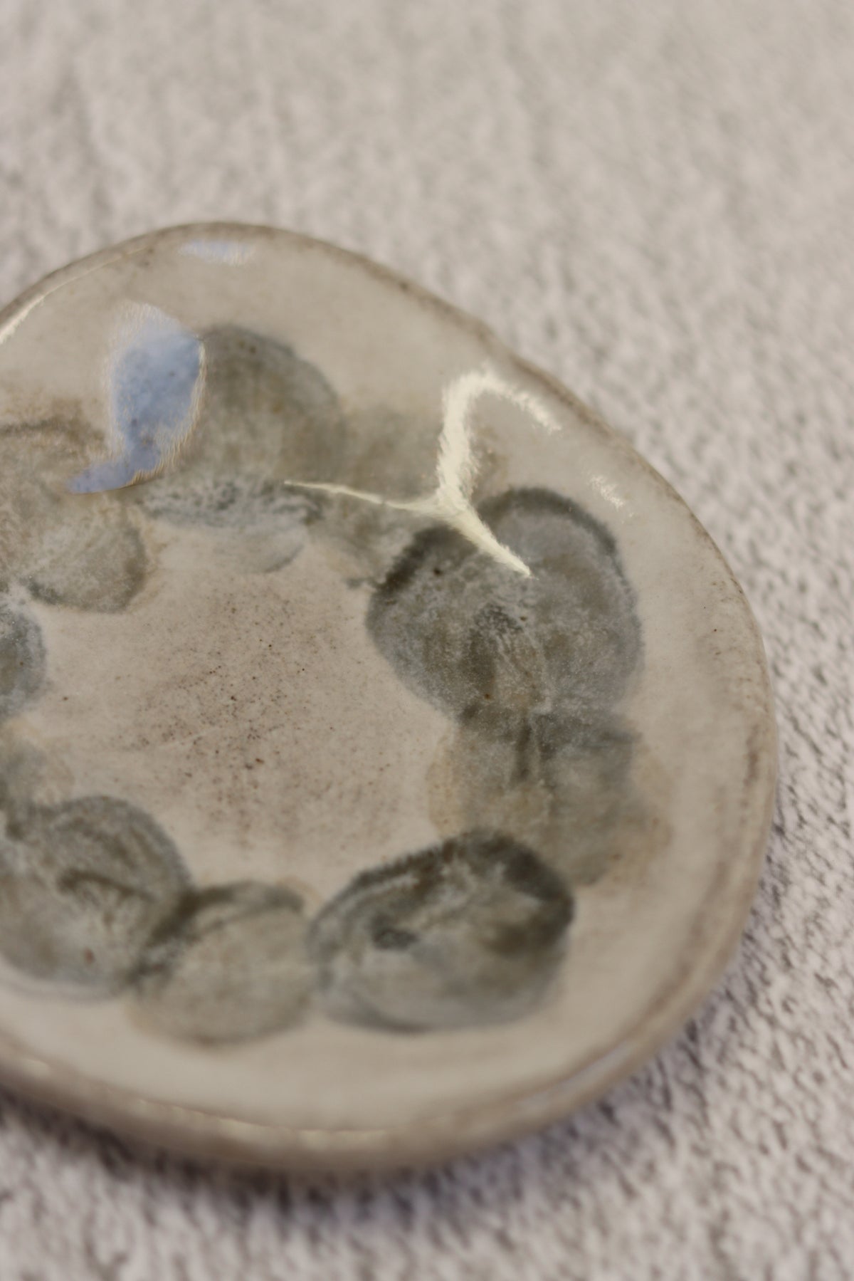 95. Small Plate Grey Spot