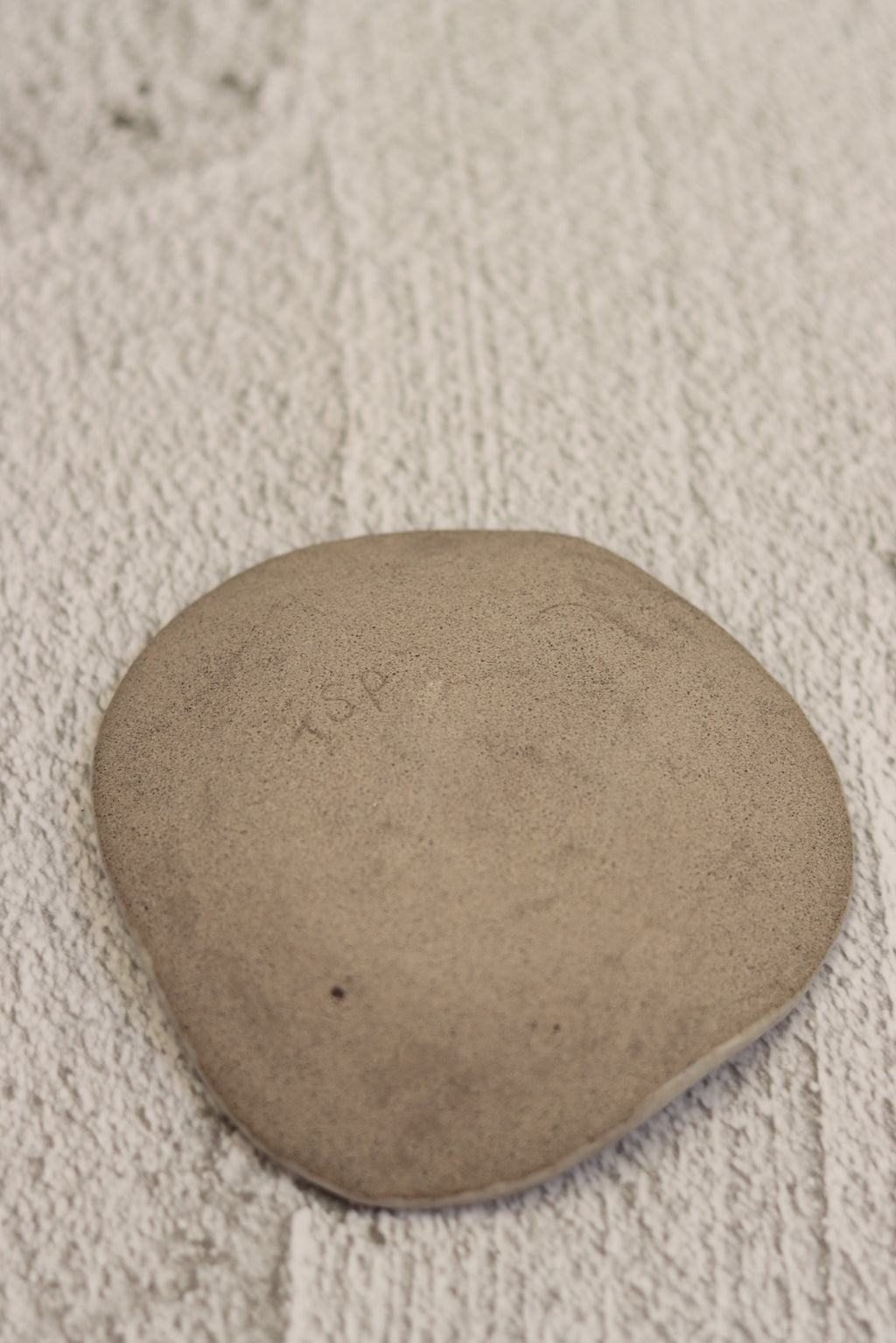95. Small Plate Grey Spot