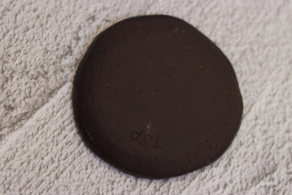 47. Small Circle Dish Black Cloud