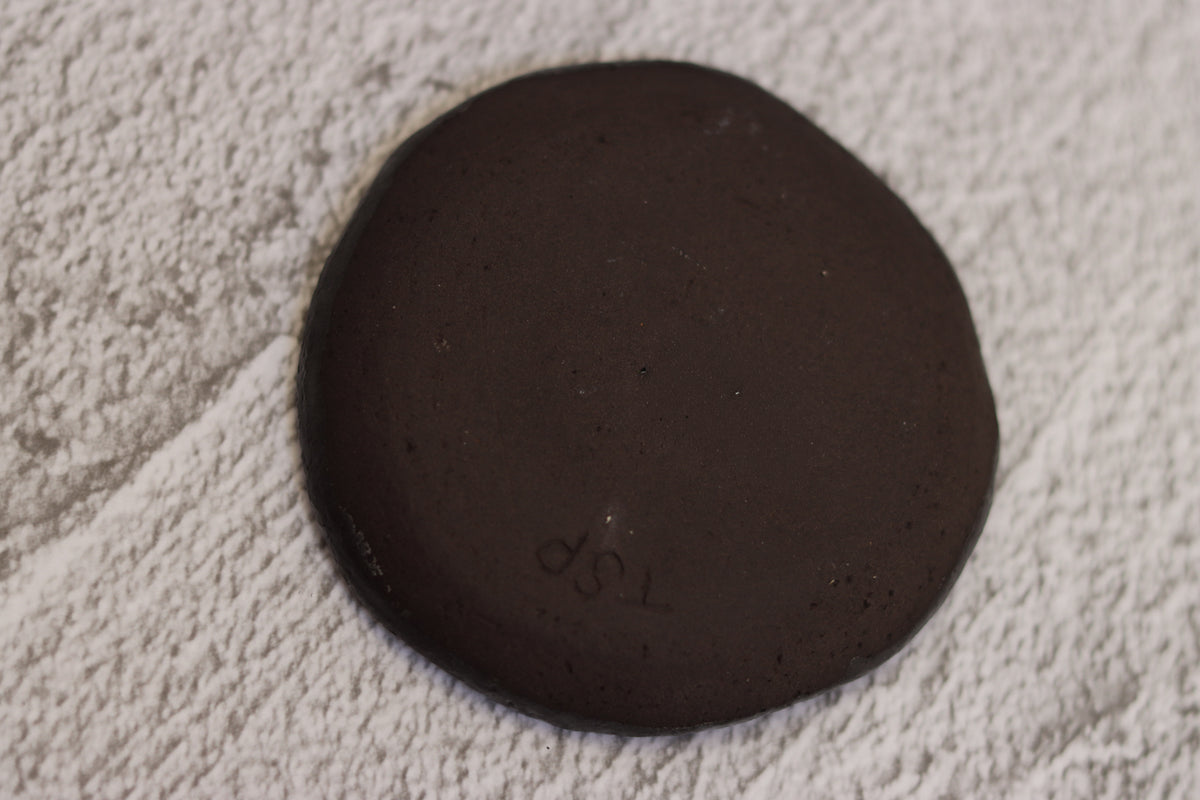 47. Small Circle Dish Black Cloud