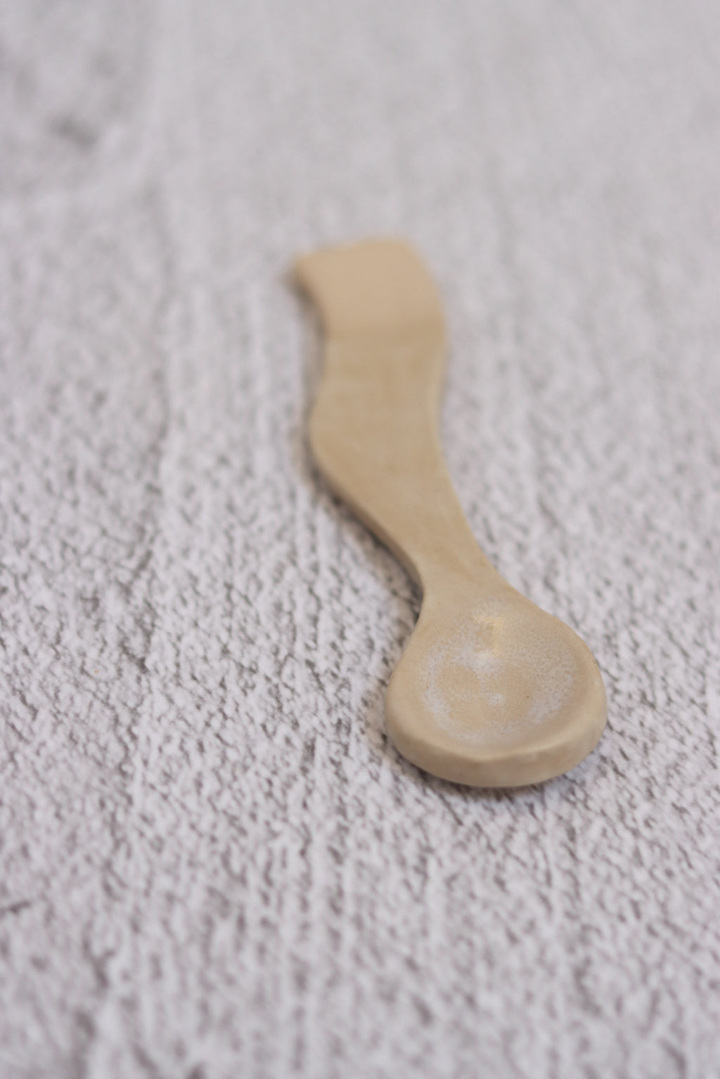 121. Wave Spoon Cream