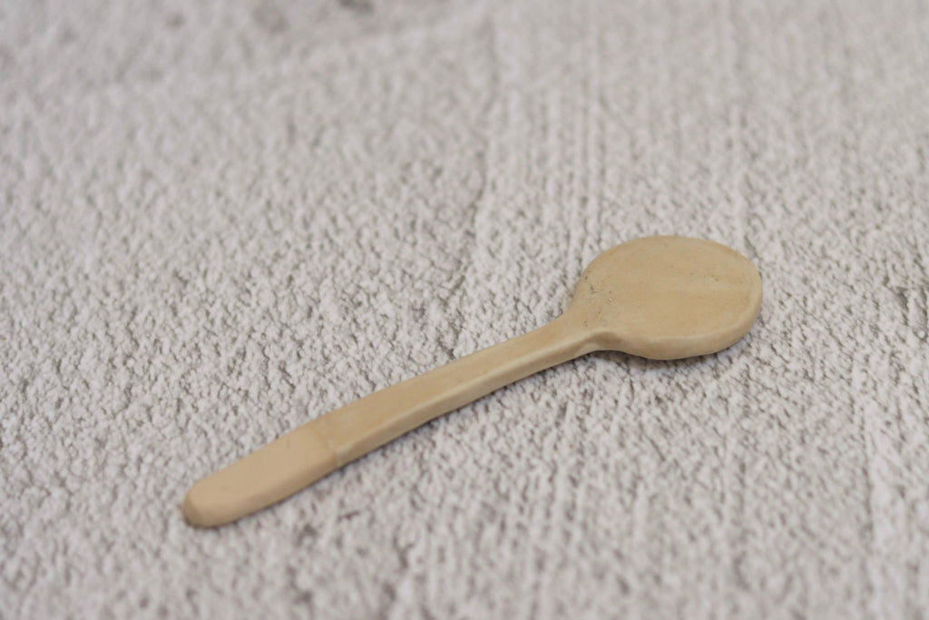 114. Cream Straight Spoon