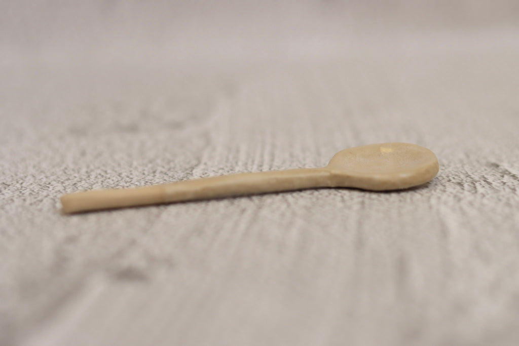 114. Cream Straight Spoon