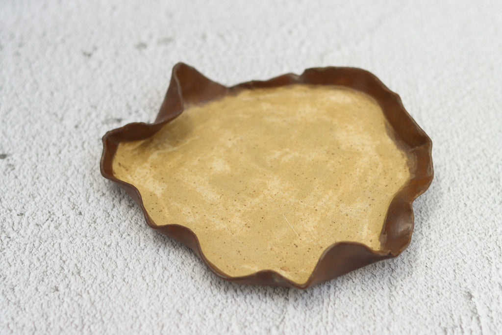 SECONDS. Ruffle Plate Speckle