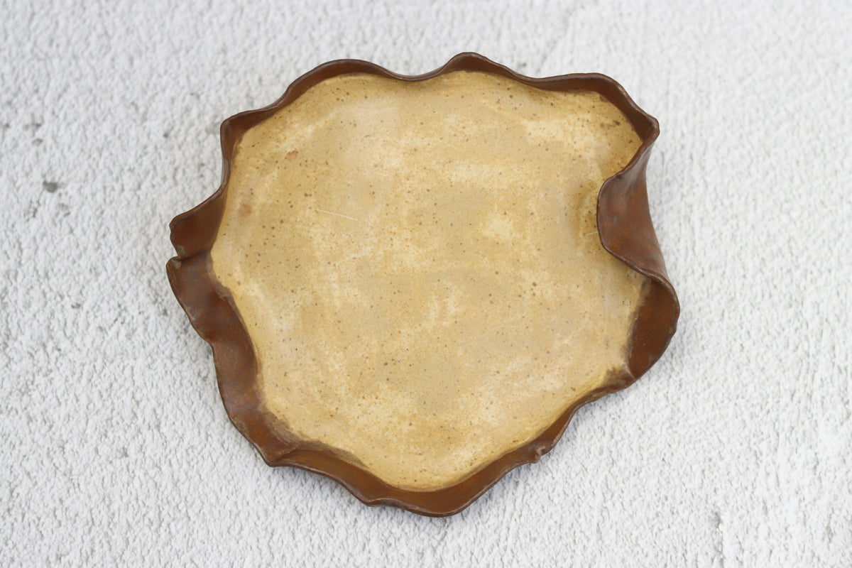 SECONDS. Ruffle Plate Speckle